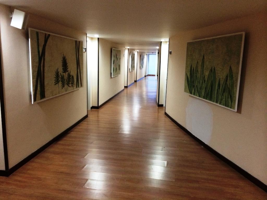 Hotel Casino Internacional Cucuta Exterior photo A corridor at the hotel